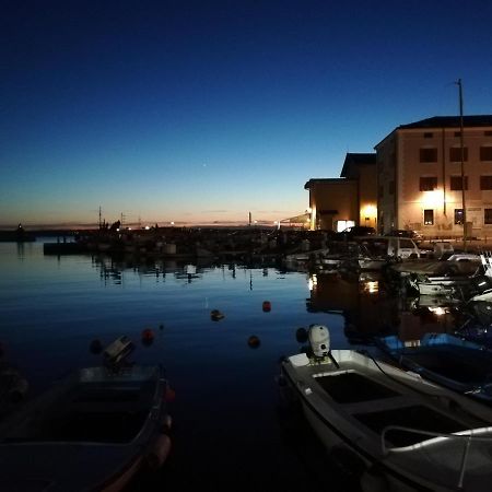 דירות פיראן Casa Al Porto Antico מראה חיצוני תמונה